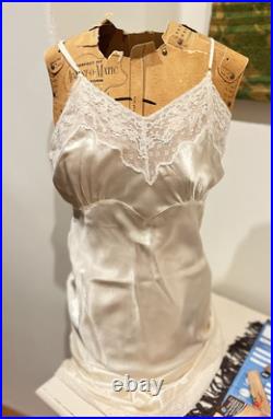 1940's Ivory Slip with Beige Alencon Lace Trim W French Antique Bows 32