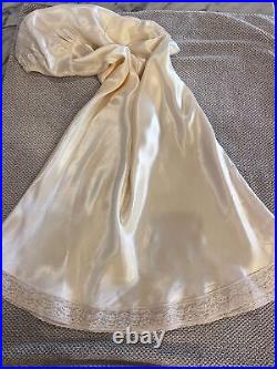 1940's Ivory Slip with Beige Alencon Lace Trim W French Antique Bows 32