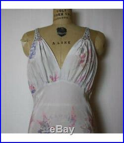 Gorgeous Vintage 1950s Floral Printed Saks Fifth Ave Slip dress Nightgown
