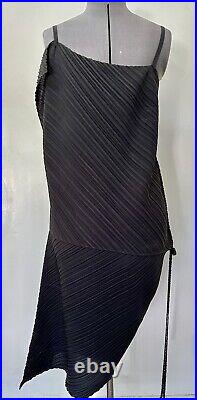 RARE VINTAGE 1990s ISSEY MIYAKE BLACK PLEATED ZIG ZAG SLIP DRESS SLEEVELESS S EC