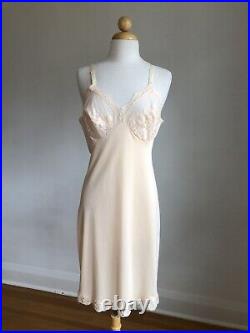 STUNNING VTG GOSSARD ARTEMIS Peach Nylon & Lace Full-slip Dress Lingerie SZ 36