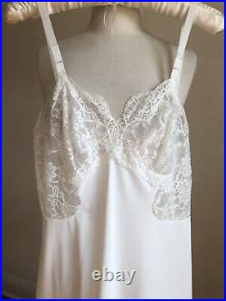 STUNNING VTG GOSSARD ARTEMIS White Lacey Full-slip Dress Lingerie 32 Short