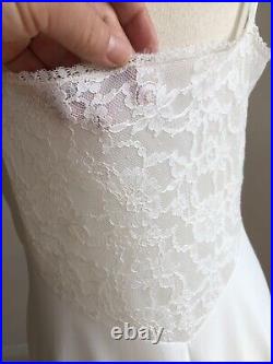 STUNNING VTG VANITY FAIR White Nylon & Lace Full-slip Dress Lingerie SZ 36