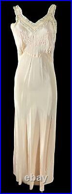 Stunning Vtg Pristine 1930s 1940s Peach Rayon Satin Gown w Lace & Embroidery 34