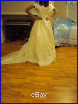 Unique Galina Short Sleeve White Wedding Dress, Veil & Slip Approx Sz 10