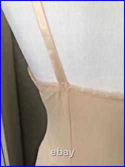 VTG Unworn VANITY FAIR USA 34 S/M Beige Nylon FULL SLIP DRESS Retro SILKY Nude a