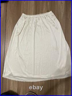 Vanity Fair Slip Skirt Vintage Coquette Lace Trim
