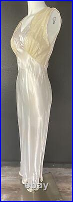 Vintage 1940s Beautiful Lavender Silver Satin Gown w Lacey Bust NOS 36