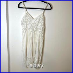 Vintage 1970s Vanity Fair Full Slip, White Floral Lace Bust & Hem Chemise 38