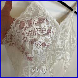 Vintage 1970s Vanity Fair Full Slip, White Floral Lace Bust & Hem Chemise 38