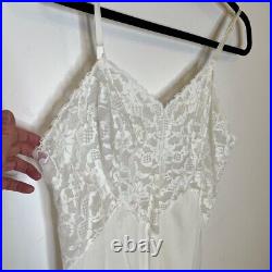 Vintage 1970s Vanity Fair Full Slip, White Floral Lace Bust & Hem Chemise 38