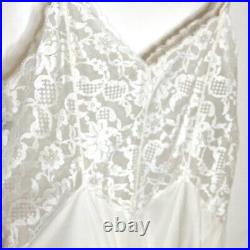 Vintage 1970s Vanity Fair Full Slip, White Floral Lace Bust & Hem Chemise 38