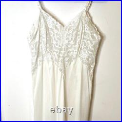 Vintage 1970s Vanity Fair Full Slip, White Floral Lace Bust & Hem Chemise 38