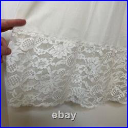 Vintage 1970s Vanity Fair Full Slip, White Floral Lace Bust & Hem Chemise 38