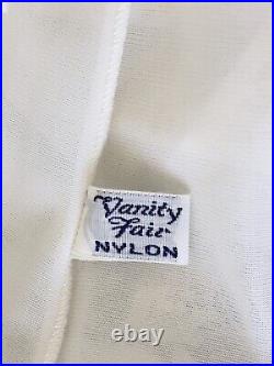 Vintage 60's Vanity Fair slip dress white silky nylon SZ 32 Lace Bridal Mint