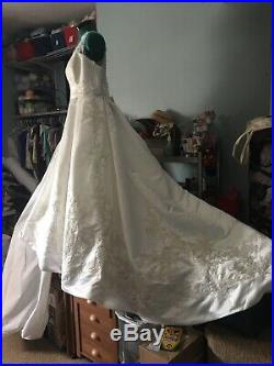 Vintage Style Designer Wedding Bundle (Size 14 Dress, Slip, Veil, And Tiara)