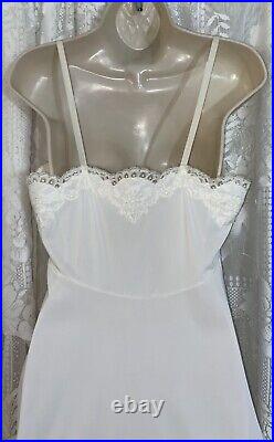 Vtg 36 38 FANCY White VANITY FAIR NYLON Dress SLIP w Pleated Chiffon Hem nightie