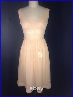 Vtg Munsingwear 1950s Peach Nylon Tricot Nightgown Dress Fits Sz 32 XS-S (4-6)