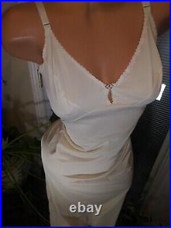 Vtg Olga Nylon Silky nylon Shiny Full Shiny Dress Slip Sissy Sassy WOMANLY