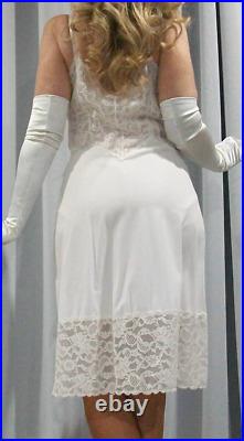 Vtg Vanity Fair White Wide Lace Nylon Full Slip or Nightgown 36